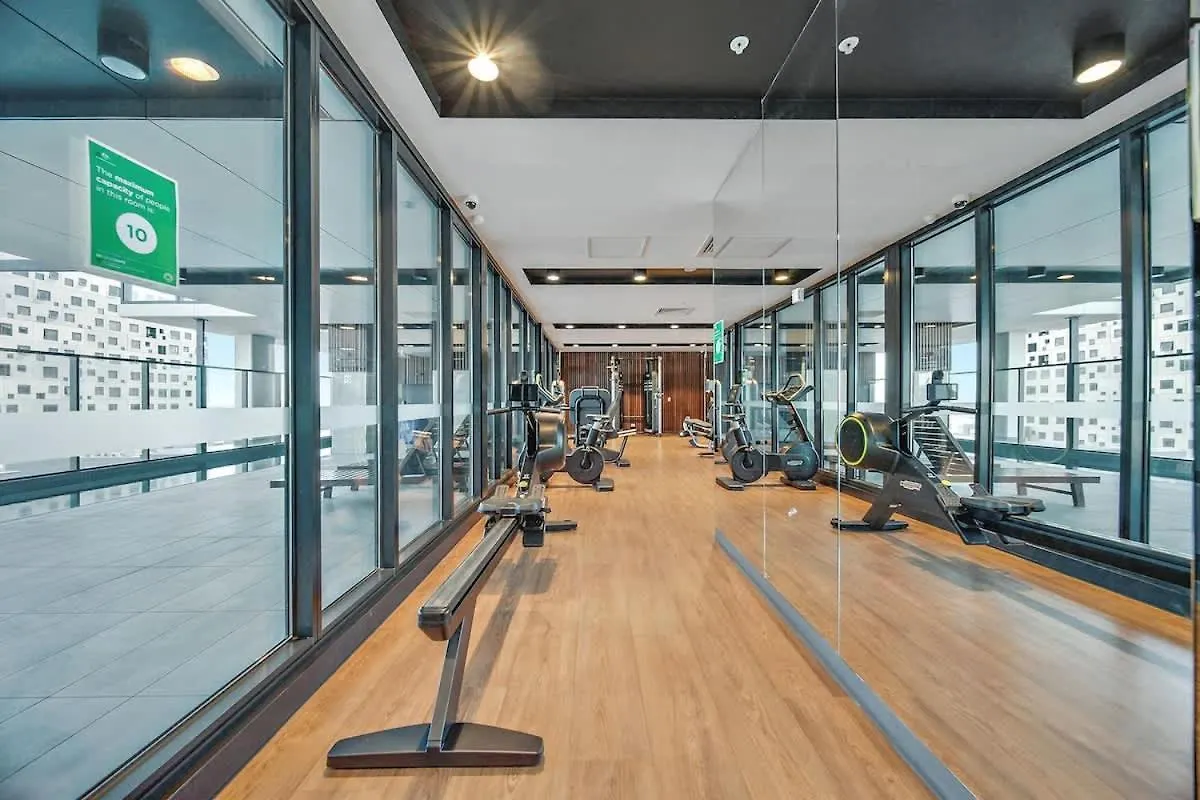 Beautiful Cambodian Inspired Apartment With Pool & Gym Adelaide Austrália